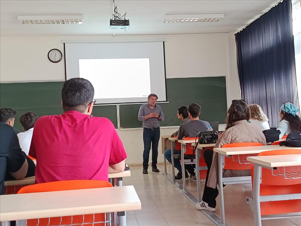 "Yapay Zekânın Çalışma Mantığı ve Programcılığın Geleceği" Semineri Gerçekleştirildi